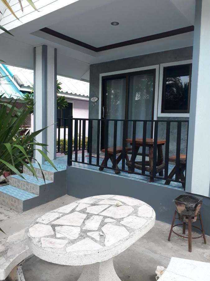 Poopreaw Koh Larn Lägenhet Exteriör bild